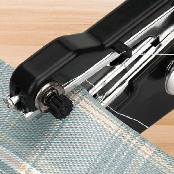 Mini handnaaimachine - Met accessoires voor snelle kledingreparaties